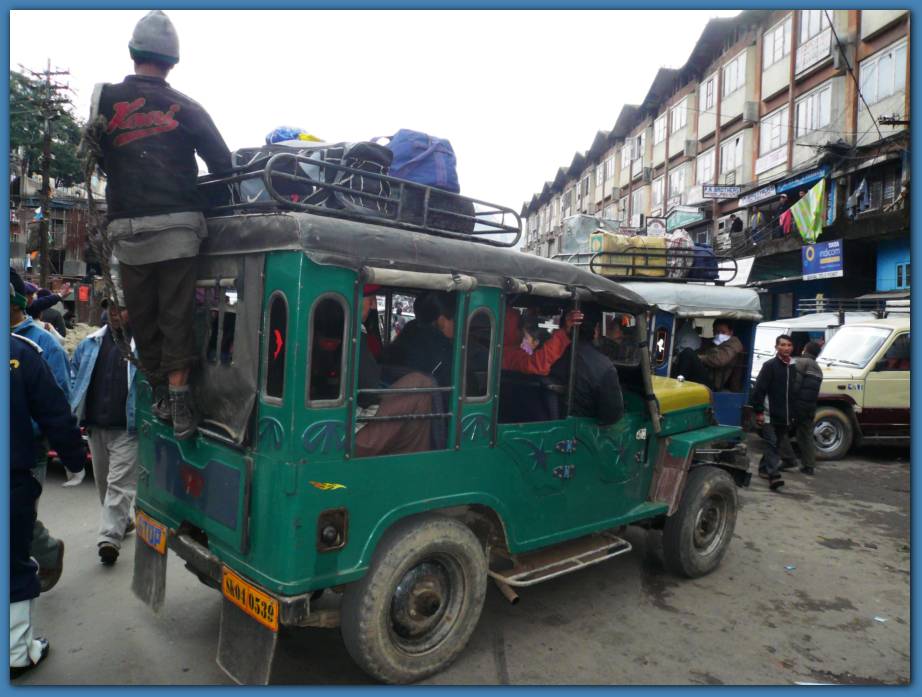 900x674 pixels (85K)